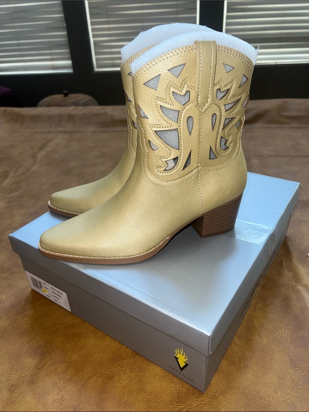 NIB VOLATILE Women's Esther Western Boot Women’s size 8.5